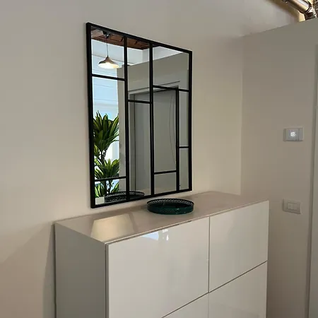 La Dama Finestra In Centro * Como