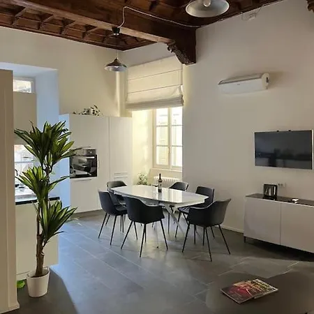 Apartment La Dama Finestra In Centro