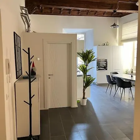 La Dama Finestra In Centro Apartment