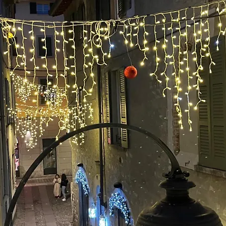 Apartment La Dama Finestra In Centro Como