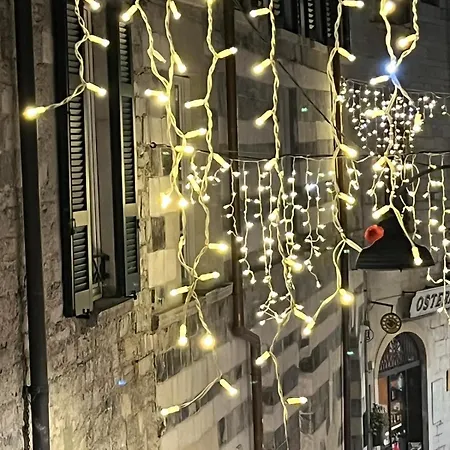 La Dama Finestra In Centro *