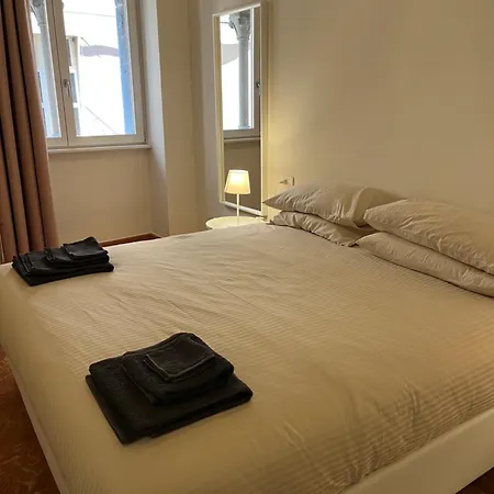 Apartment La Dama Finestra In Centro Como