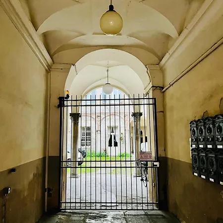 La Dama Finestra In Centro Côme