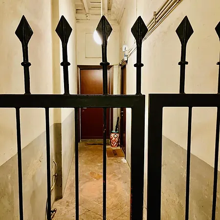 La Dama Finestra In Centro * Côme