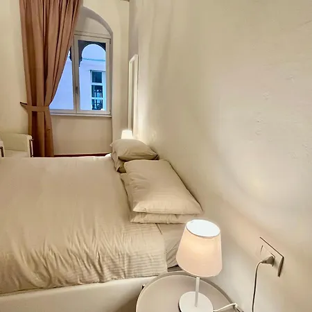 La Dama Finestra In Centro Apartment *