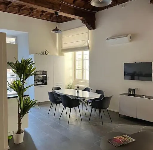 Apartment La Dama Finestra In Centro