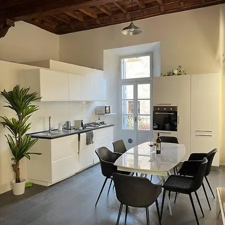 Apartment La Dama Finestra In Centro *